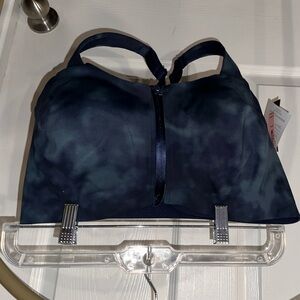 Victoria’s Secret knockout front close sport bra.